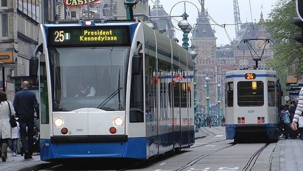 N_Amsterdam-tram-damrak